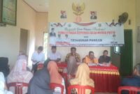 Kakon Gunung Meraksa, Pulau Panggung, Tanggamus saat memberikan arahan kepada peserta Musdesus Pembentukan Koperasi Merah Putih di Balai Pekon setempat, Kamis 24 April 2025 | Mustar Arifin/Media Prioritastv.com.
