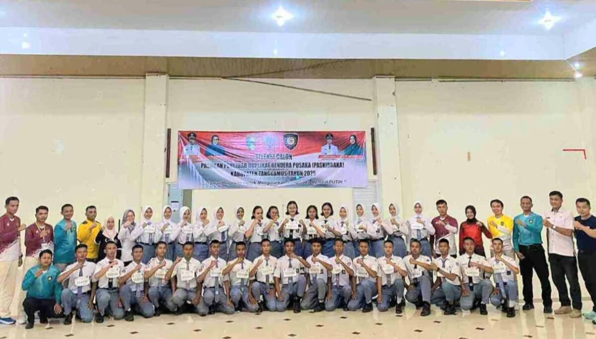 33 pelajar terpilih menjadi Paskibraka Tanggamus saat foto bersama di Aula Islamic Center Kota Agung Tanggamus, Rabu 23 April 2025 |