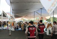 Personil Polres Tanggamus yang telah berada di lokasi tabligh akbar UAS di Halaman Masjid Nurul Faidzin Islamic Center, Kota Agung, Sabtu 26 April 2025 | Herdi/Media Prioritastv.com.