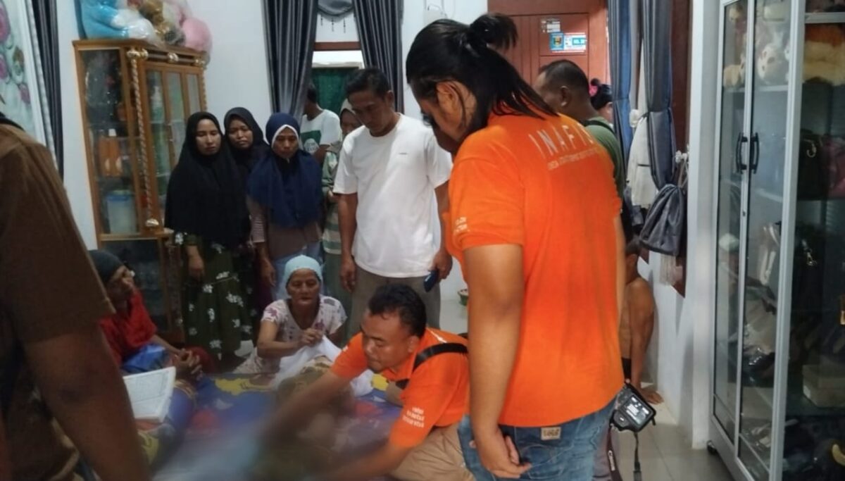 Tim Inafis Polres Tanggamus saat melakukan identifikasi jenazah korban terperosok ke dalam sumur di Dusun Parakan, Pekon Talang Gening, Kota Agung Barat, Tanggamus | Herdi/Media Prioritastv.com.