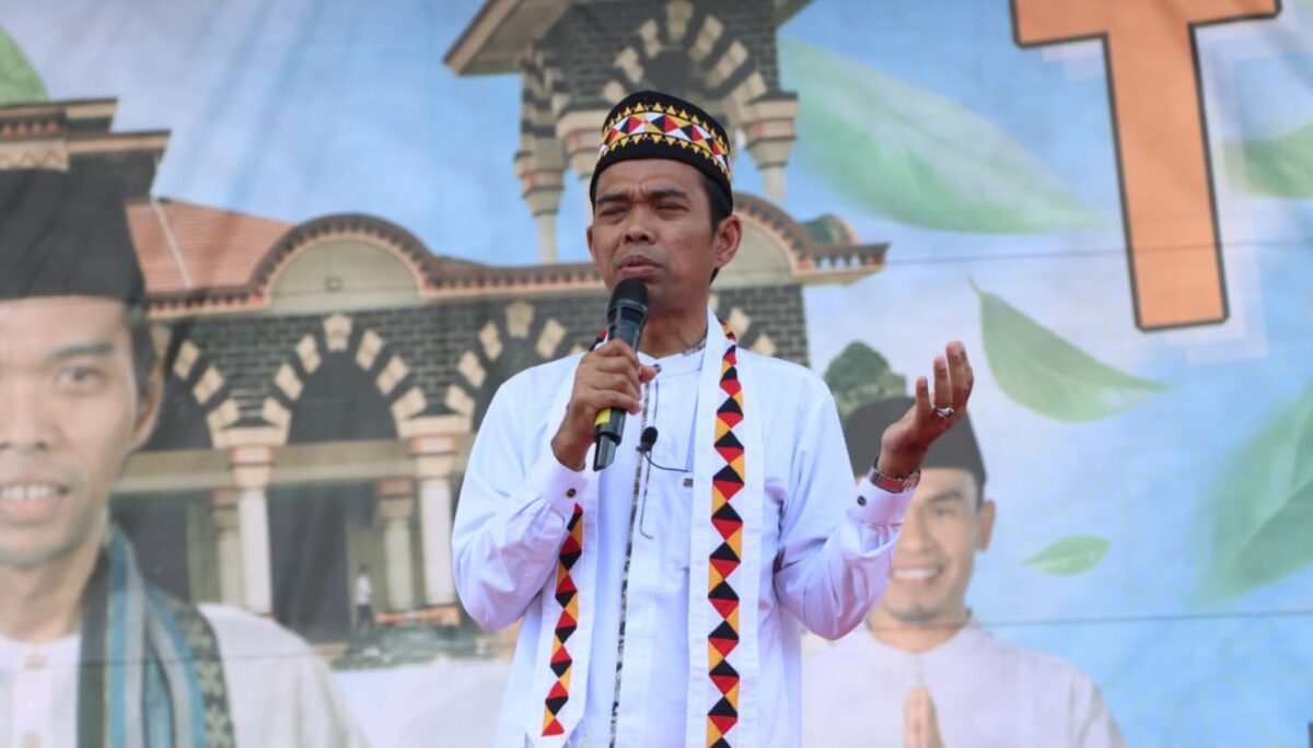 Ustad Abdul Somad saat memberikan tausiah dalam Tabligh Akbar di Halaman Masjid Nurul Faidzin Islamic Center Kota Agung, Tanggamus, Sabtu 26 April 2025 | Herdi/Media Prioritastv.com.