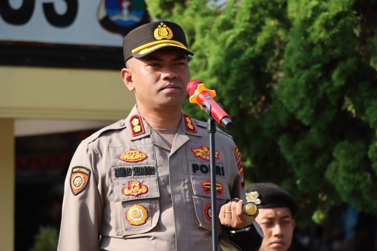Kapolres Tanggamus AKBP Rahmad Sujatmiko saat memimpin apel di Mapolres setempat, Senin 28 April 2025 | Dok. Humas Polres Tanggamus.