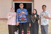 Foto bersama Kepala BNN Provinsi Lampung Brigjen Pol Norman Widjajadi, S.I.K., dan Ketua DPC Granat Tanggamus Agus Ciek usai kunjungan ke sekretariat Granat setempat, Selasa 29 April 2025 | Asrul Ariski/Media Prioritastv.com.
