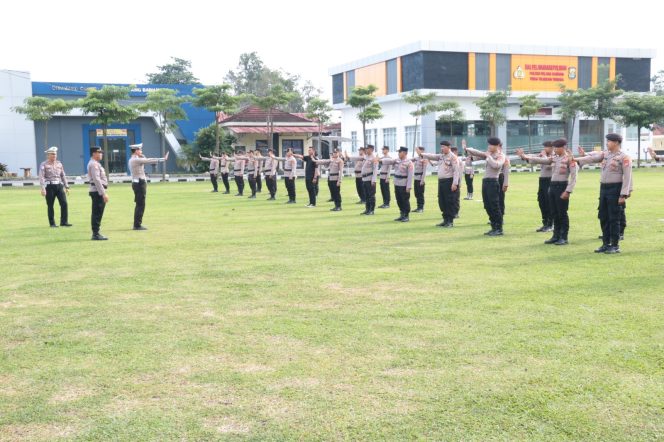 
 Polres Tulang Bawang Gelar Latkatpuan 12 Gerakan Pengaturan Lalu Lintas, Ini Tujuannya