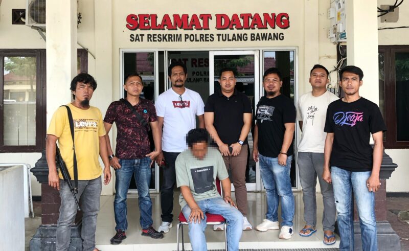 Pelaku Pemerasan di Tulang Bawang yang berhasil ditangkap polisi, Jumat 18 April 2025 | Dok. Humas Polres Tulang Bawang. 