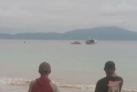 Kondisi KM Sumber Rezeki saat berada di perairan antara Pekon Kaur Gading dan Pekon Martanda, Rabu 2 April 2025 | Dok. Helmi.