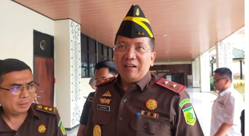 Kepala Kejati Lampung, Kuntadi saat memberikan keterangan usai Rapat Koordinasi Pemerintah Provinsi Lampung, Rabu 16 April 2025.