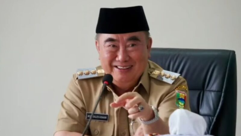 Bupati Tanggamus Moh Saleh Asnawi saat memimpin rapat, Senin 21 April 2025 | Dok. Pemkab Tanggamus.