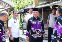 Bupati Tanggamus Moh. Saleh Asnawi saat kegiatan meninjau pelayanan |