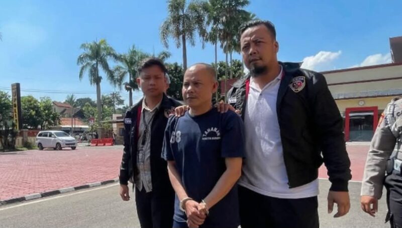 Tersangka KA saat digelandang anggota Polresta Bandung ke sel tahanan | 
