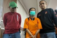 Tersangka WM saat digelandang petugas ke sel tahanan Polresta Bandar Lampung, Senin 5 Mei 2025 |