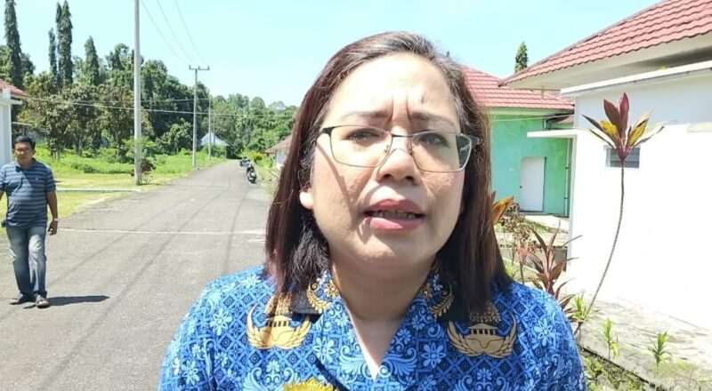 Direktur RSUD Batin Mangunang Kota Agung, Tanggamus dr. Theresia Hutabarat saat memberikan keterangan pers, Jumat 2 Mei 2025 | Herdi/Media Prioritastv.com.