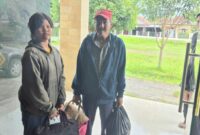 Ferdiansyah bersama Putrinya saat tiba di Polsek Wonosobo, Sabtu 3 Mei 2025 | Dok. Humas Polres Tanggamus.