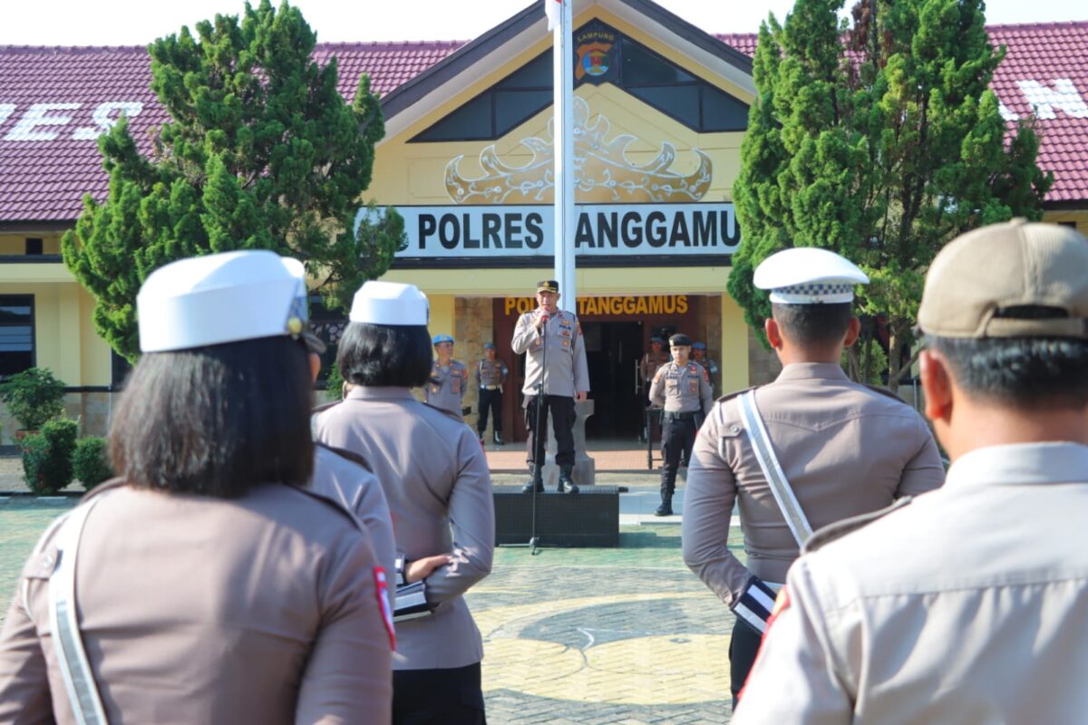 Kabag Ops Polres Tanggamus yang baru, Kompol Yoefi Kurniawan, memimpin apel pagi perdana di Lapangan Apel Polres Tanggamus, Rabu (7/5/2025) | Dok. Humas Polres Tanggamus.