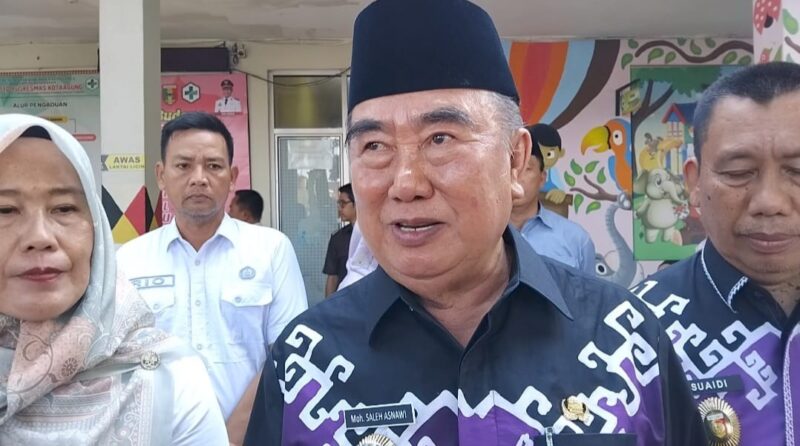 Bupati Tanggamus Moh. Saleh Asnawi saat memberikan keterangan pers usai meninjau Puskesmas Kota Agung, Rabu 7 Mei 2025 | Herdi/Media Prioritastv.com.