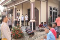 Polisi saat melakukan identifikasi dugaan bunuh diri di Pekon Sukoharjo 1, Sukoharjo, Pringsewu, Rabu 7 Mei 2025 | Dok. Humas Polres Pringsewu.