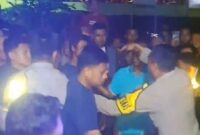Pelaku saat dievakusi ke mobil polisi | Dok. ist.