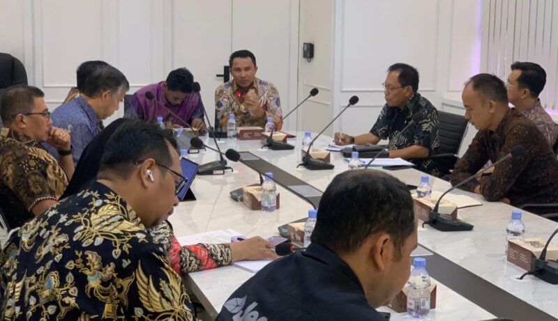 Bupati Lampung Barat Parosil Mabsus saat tandang ke Kemenpora di Jakarta, Jumat 9 Mei 2025.