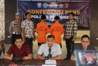 Kedua tersangka saat dihadirkan dalam konferensi pers di Mapolres Pringsewu, Jumat 9 Mei 2025, sore | Samuel/Media Prioritastv.com.