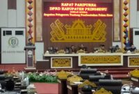 Bupati Pringsewu Riyanto Pamungkas saat memberikan sambutan dalam Paripurna DPRD setempat, Rabu 14 Mei 2025 | Dok. Humas Pemkab Pringsewu.
