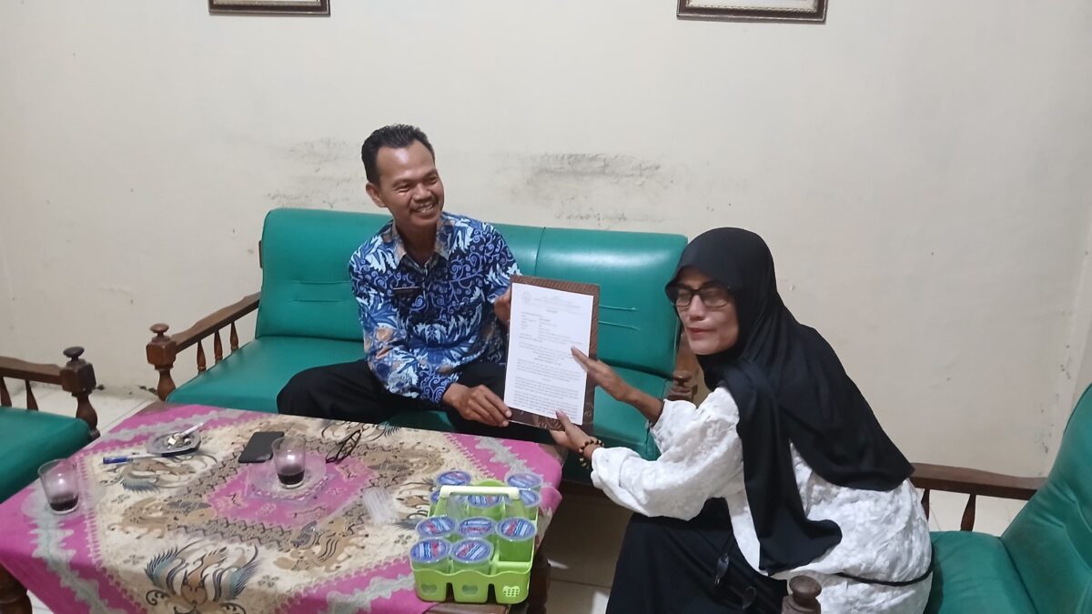Dokumentasi pertemuan kuasa hukum DR dengan aparatur Kelurahan Fajaresuk, Pringsewu, terkait klarifikasi kasus dugaan perselingkuhan ASN. (Ist)