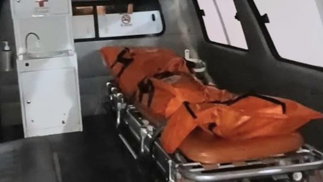Jenazah korban berada di dalam ambulans saat tiba di RSUD Alimudin Umar Liwa Lampung Barat, Kamis 15 Mei 2025 | Dok. Ist.