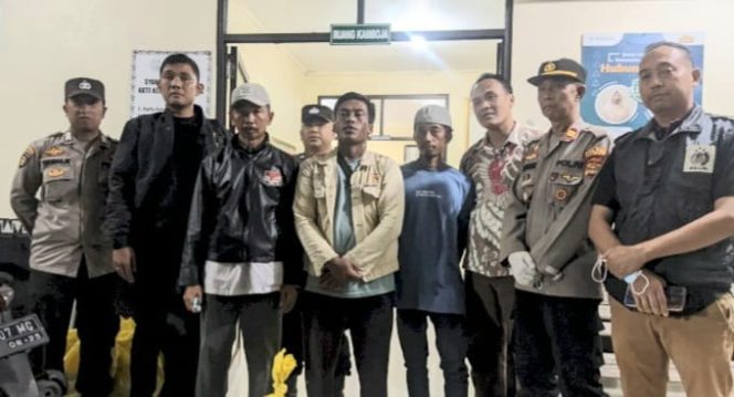 Keluarga korban saat mengucapkan terima kasih kepada semua pihak yang telah membantu evakuasi Diswanto dari gunung pesagi, Jumat 16 Mei 2025, malam | Dok. Polres Lampung Barat.