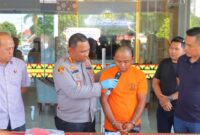 Tersangka MS saat memberikan keterangan kepada awak media dihadapan Kapolresta Bandar Lampung, Jumat 16 Mei 2025 | Erwin/Media Prioritastv.com.