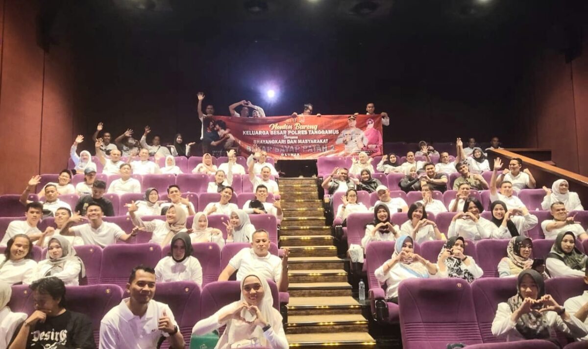Polres Tanggamus saat Nobar Film Sayap Sayap Patah 2, Minggu 18 Mei 2025 | Dok. Humas Polres Tanggamus.