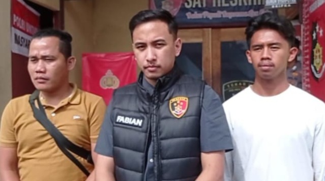 Kasat Reskrim Polres Pesisir Barat, Iptu Fabian Yafi Adinata saat memberikan keterangan pers, Selasa 20 Mei 2025 |
