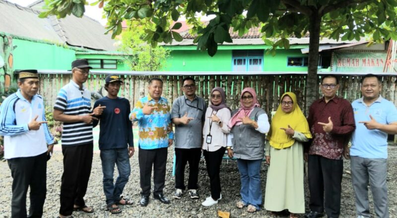 LKS Alamanda Tanggamus bersama Dinsos Provinsi dan Dinsos Tanggamus usai melakukan verifikasi calon penerima bantuan asal Pekon Karang Brak, Pematang Sawa, Tanggamus, Kamis 22 Mei 2025 | Herdi/Media Prioritastv.com.