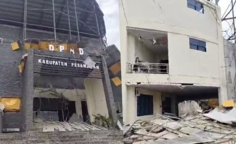 Kolase foto ambruknya banguanan depan DPRD Pesawaran yang diabadikan warga, Jumat 23 Mei 2025 | Dok. Tangkapan Layar Video.