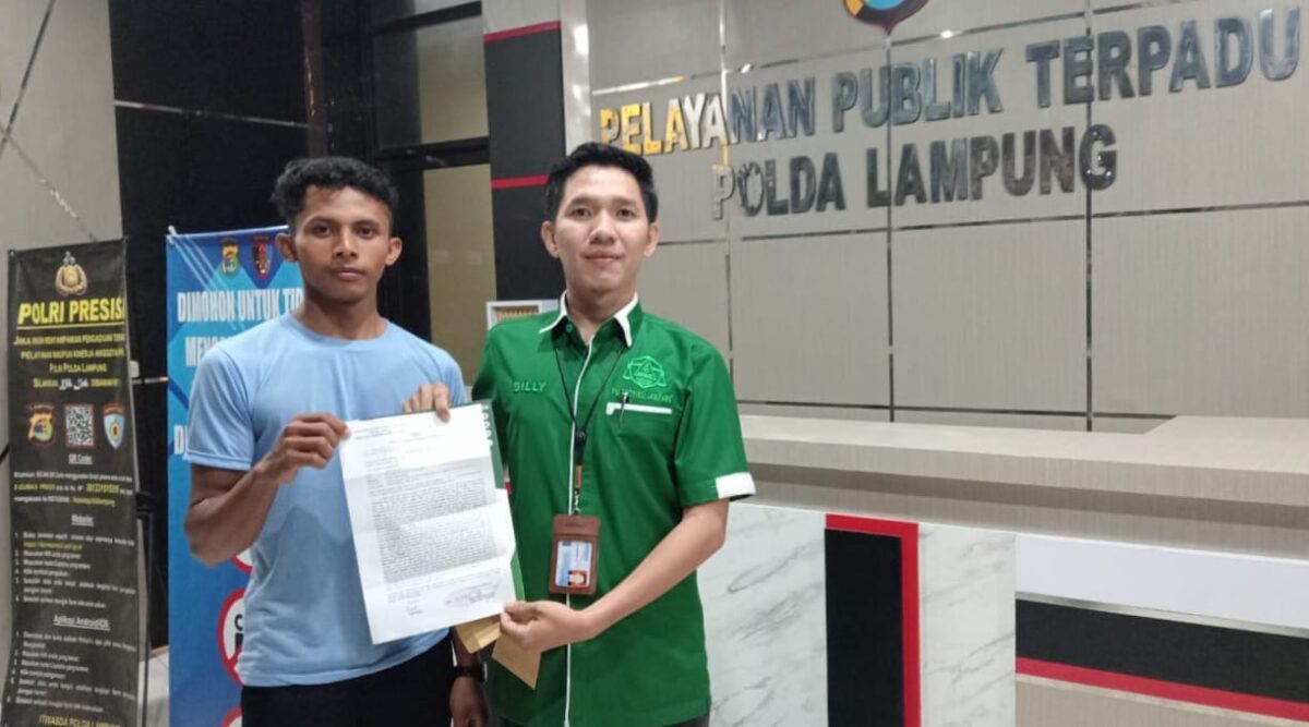 Arif Rois, warga Kecamatan Ngambur, Kabupaten Pesisir Barat saat melapor di Polda Lampung, Sabtu 24 Mei 2025 | Erwin/Media Prioritastv.com.