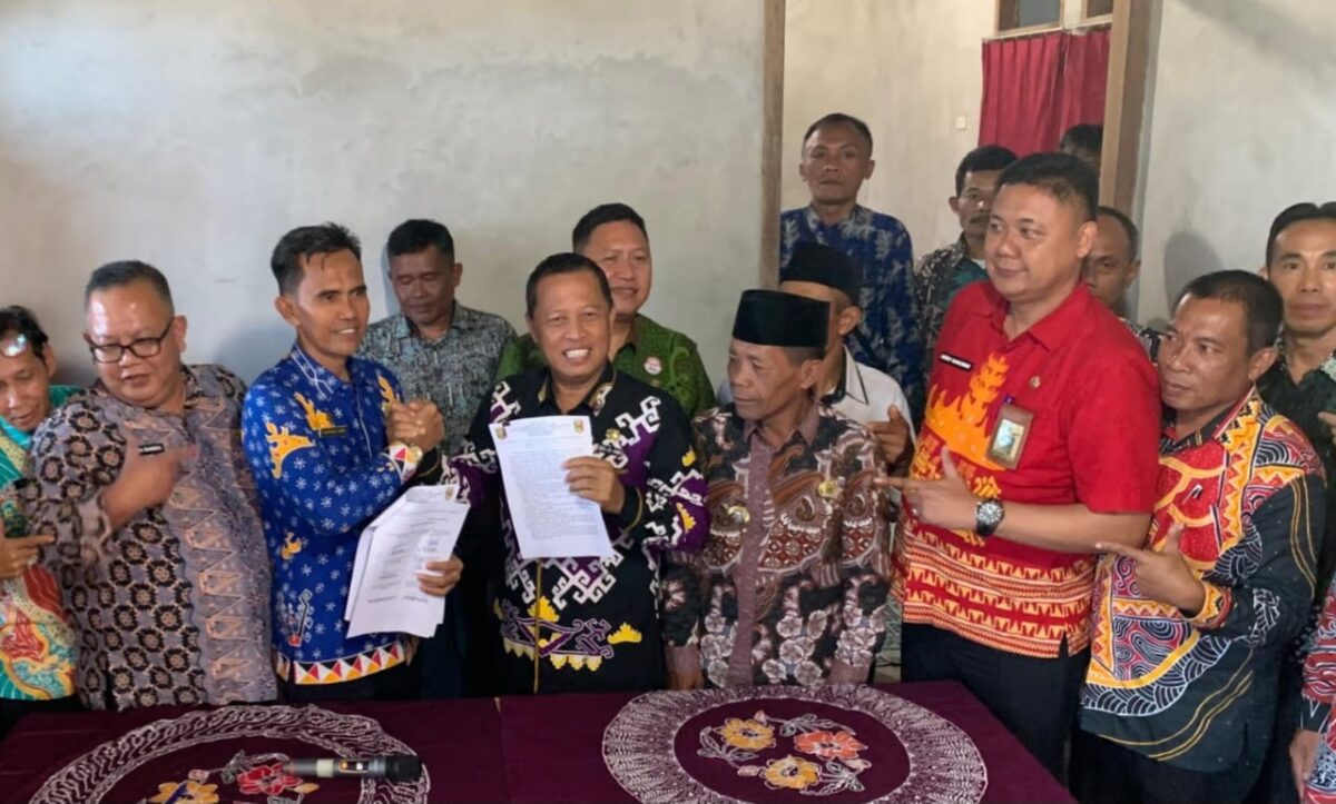 Tim Verifikasi Provinsi Lampung dan Pemkab Tanggamus dalam kunjungan proses pemekaran pekon di Pekon Dadapan, Sumberejo, Tangamus |