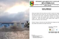 Kolase foto terjangan ombak di TPI Higienis Kota Agung, Kamis 29 Mei 2025 dan Imbauan Dinas Perikanan Tanggamus, Jumat 30 Mei 2025 | Herdi/Media Prioritastv.com.