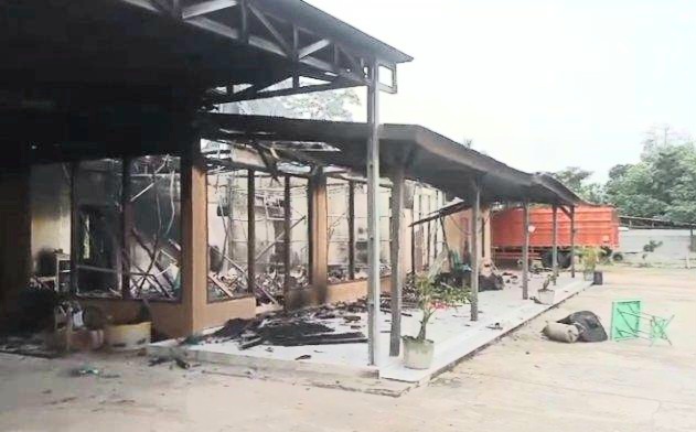 Kondisi rumah Kakam Gunung Agung Terusan Nunyai, Lampung Tengah paska dibakar massa, Sabtu 17 Mei 2025 | Ist.