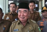 Bupati Tanggamus Moh Saleh Asnawi saat memberikan keterangan pers usai meninjau pelayanan pemutihan pajak di Samsat Kota Agung, Senin 5 Mei 2025 | Herdi/Media Prioritastv.com.