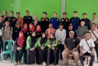 Foto bersama tokoh masyarakat, pemuda, dan perwakilan organisasi kepemudaan Kecamatan Pagelaran Utara usai rapat persiapan aksi damai menuntut pemerataan pembangunan jalan, Kamis (22/5/2025).