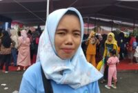 Rofika Duri, guru honorer di PAUD Darma Wanita Kota Agung saat menyampaikan apresiasi atas rencana insentif Bupati Tanggamus di Halaman Islamic Center, Senin 26 Mei 2025 | Herdi/Media Prioritastv.com.