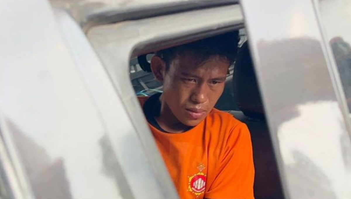 Pelaku begal inisial RK (25), yang melakukan pembunuhan secara sadis terhadap driver ojek online di Mako Polres Bogor, Cibinong, Kabupaten Bogor, Jawa Barat, Rabu (7/5/2025).