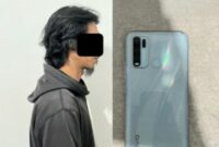 Kolase foto tersangka BK yang ditangkap poliso dan barang bukti handphone yang digunakannya | Dok. Humas Polres Metro.
