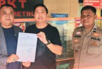 Kepala BKPSDM Kota Metro, Welly Adiwantra, resmi melaporkan dugaan pencemaran nama baik ke Polres Metro, Kamis 5 Juni 2025 |