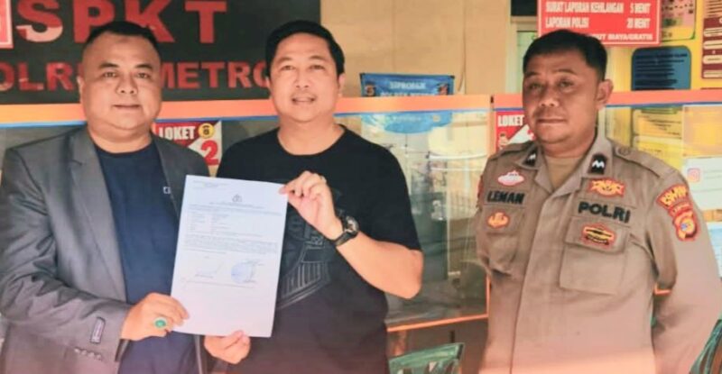 Kepala BKPSDM Kota Metro, Welly Adiwantra, resmi melaporkan dugaan pencemaran nama baik ke Polres Metro, Kamis 5 Juni 2025 |