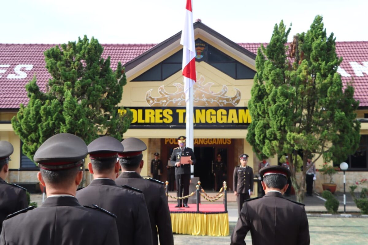 Kapolres Tanggamus AKBP Rahmad Sujatmiko saat membacakan amanat Kepala BPIP dalam upacara Hari Lahir Pancasila di Lapangan Mapolres setempat, Senin 2 Juni 2025 | Herdi/Media Prioritastv.com.