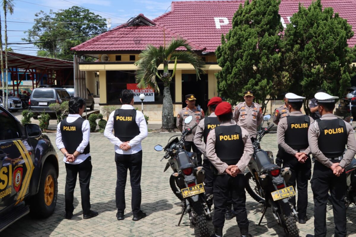 Kapolres Tanggamus AKBP Rahmad Sujatmiko saat memberikan arahan  kepada personil Patroli Perintis Presisi, Senin 2 Juni 2025 | Dok. Humas Polres Tanggamus.