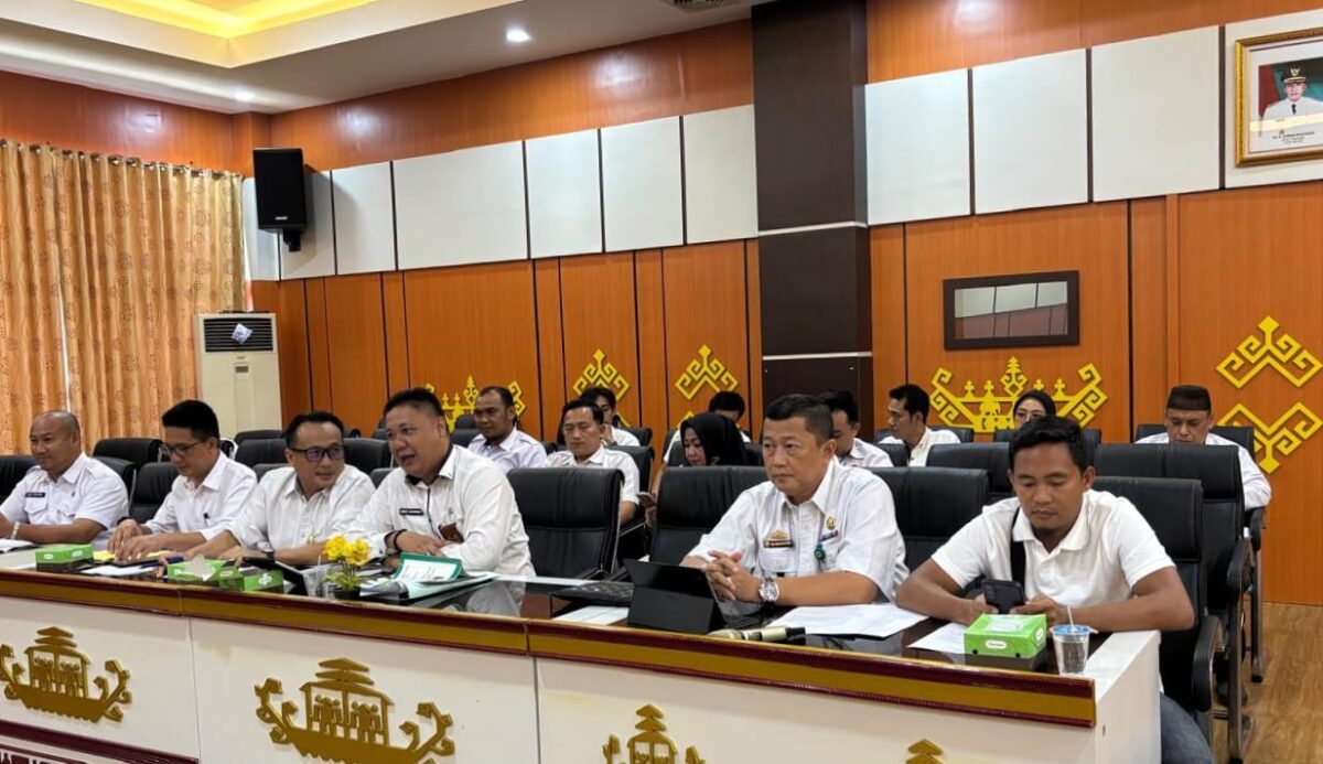 Asisten Perekonomian dan Pembangunan Setda Tanggamus, Hendra Wijaya Mega saat menghadiri RDP terkait SHGB Pasar Kota Agung, Rabu 4 Juni 2025 | Herdi/Media Prioritastv.com.