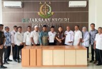Para Kakon di Sukoharjo setelah mengembalikan cahback kegiatan Bimbingan Teknis (Bimtek) dan Studi Tiru aparatur desa tahun anggaran 2024, Rabu 4 Juni 2025.