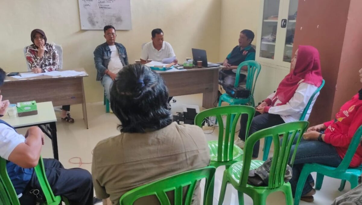 Rapat Panitia Pelaksana (Panpel) dan Tim Penjaringan dan Penyaringan (TPP) untuk pelaksanaan Musyawarah Olahraga Kabupaten Luar Biasa (Musorkablub).