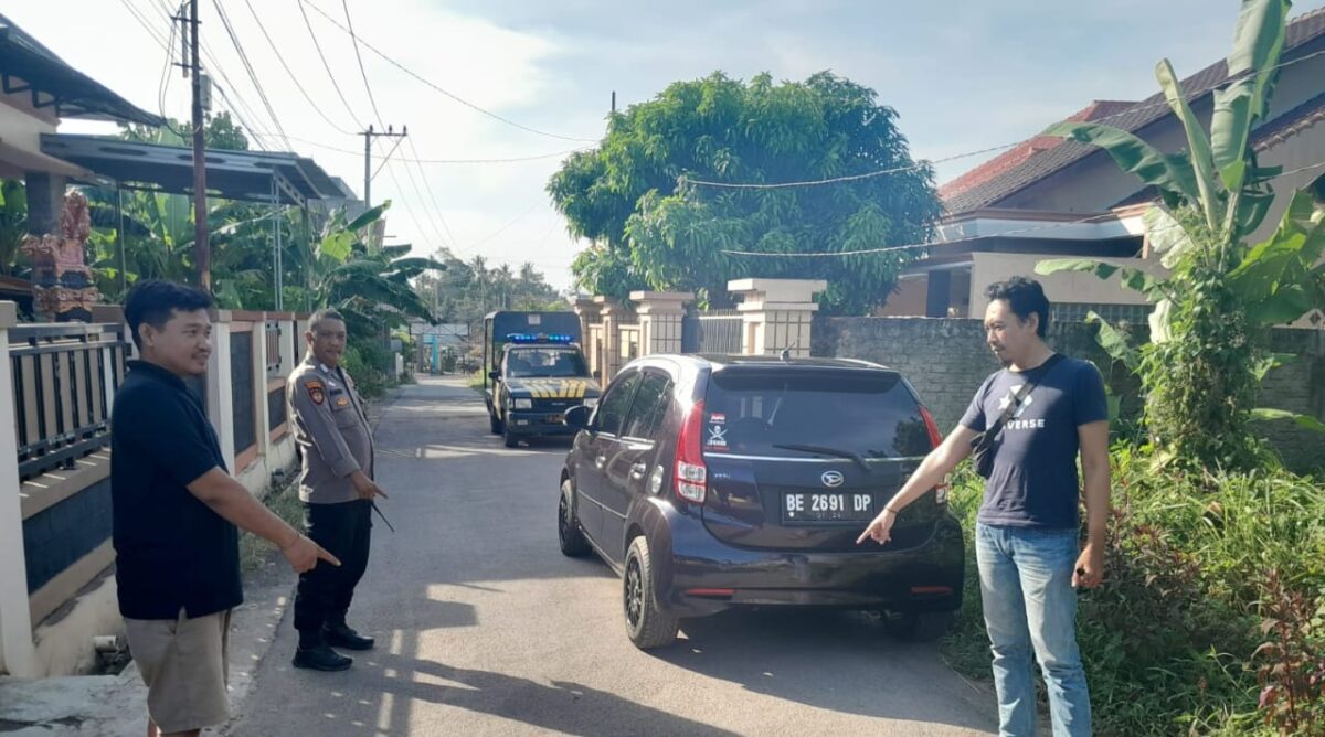 Polisi saat melakukan pemeriksaan TKP perampasan motor terhadap anak 10 tahun di Bandar Lampung | Dok. Polresta Bandar Lampung.