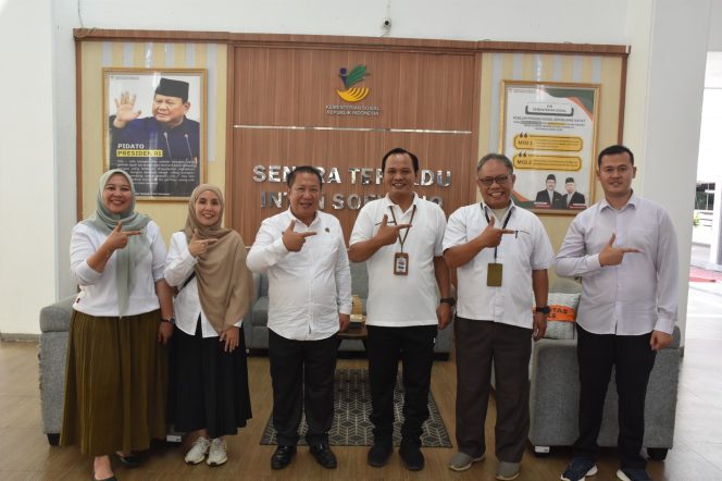 
 Kadis Sosial Tanggamus, Hardarsyah saat melakukan kunjungan kerja ke Sentra Terpadu Inten Soeweno (STIS) Bogor, Jawa Barat, Rabu 11 Juni 2025.